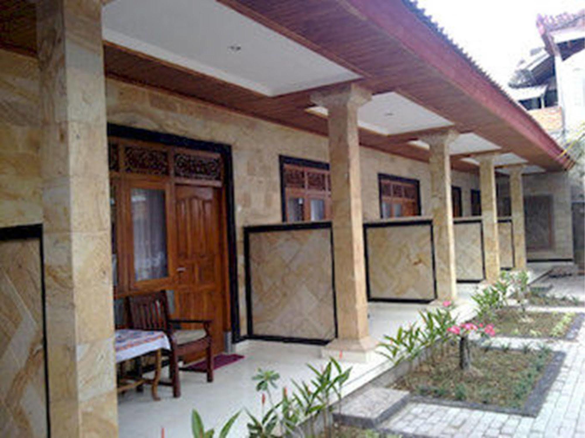 Mahendra Beach Inn Kuta Lombok Εξωτερικό φωτογραφία
